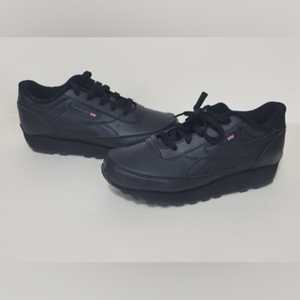 Reebok Women's Classic Renaissance Sneaker Size 8 Wide D Black - Picture 2 of 9